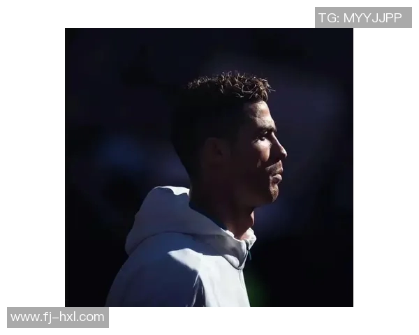 高清足球明星霸气头像展示，尽显球场风采与王者气质